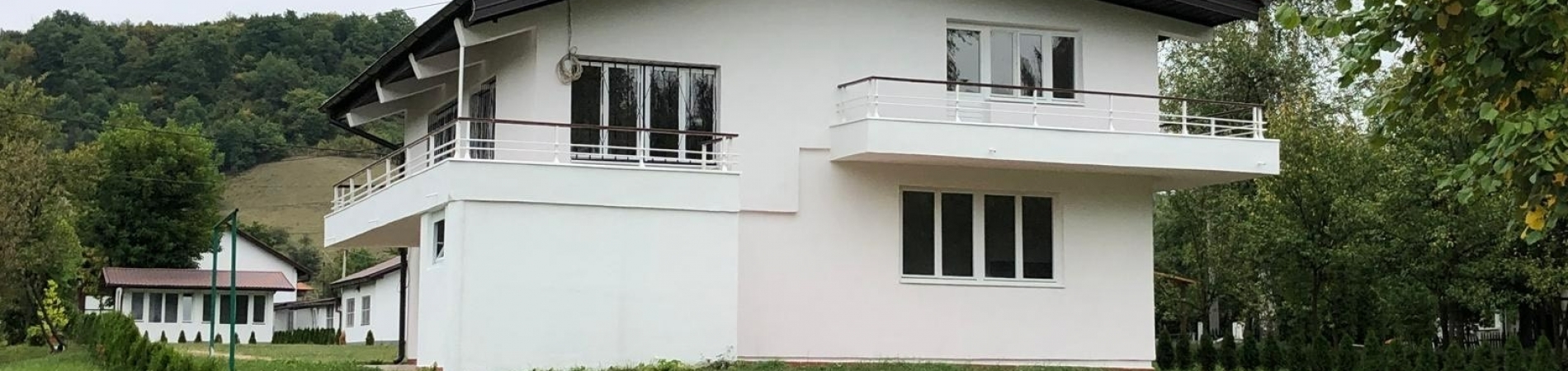 Kuca sa bastom i posl. prostorom Visoko